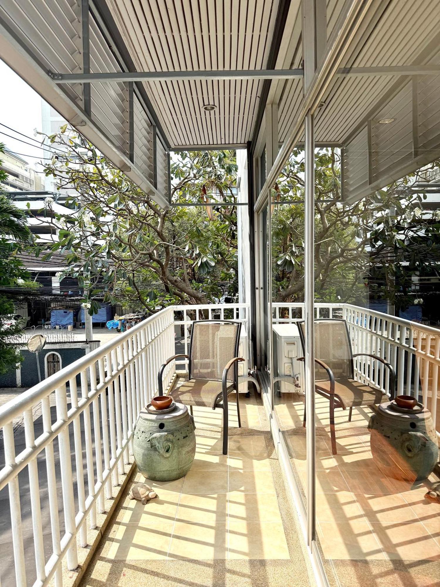 Samsen Suites Spacious 2Br Contemporary Thai Style Бангкок Экстерьер фото