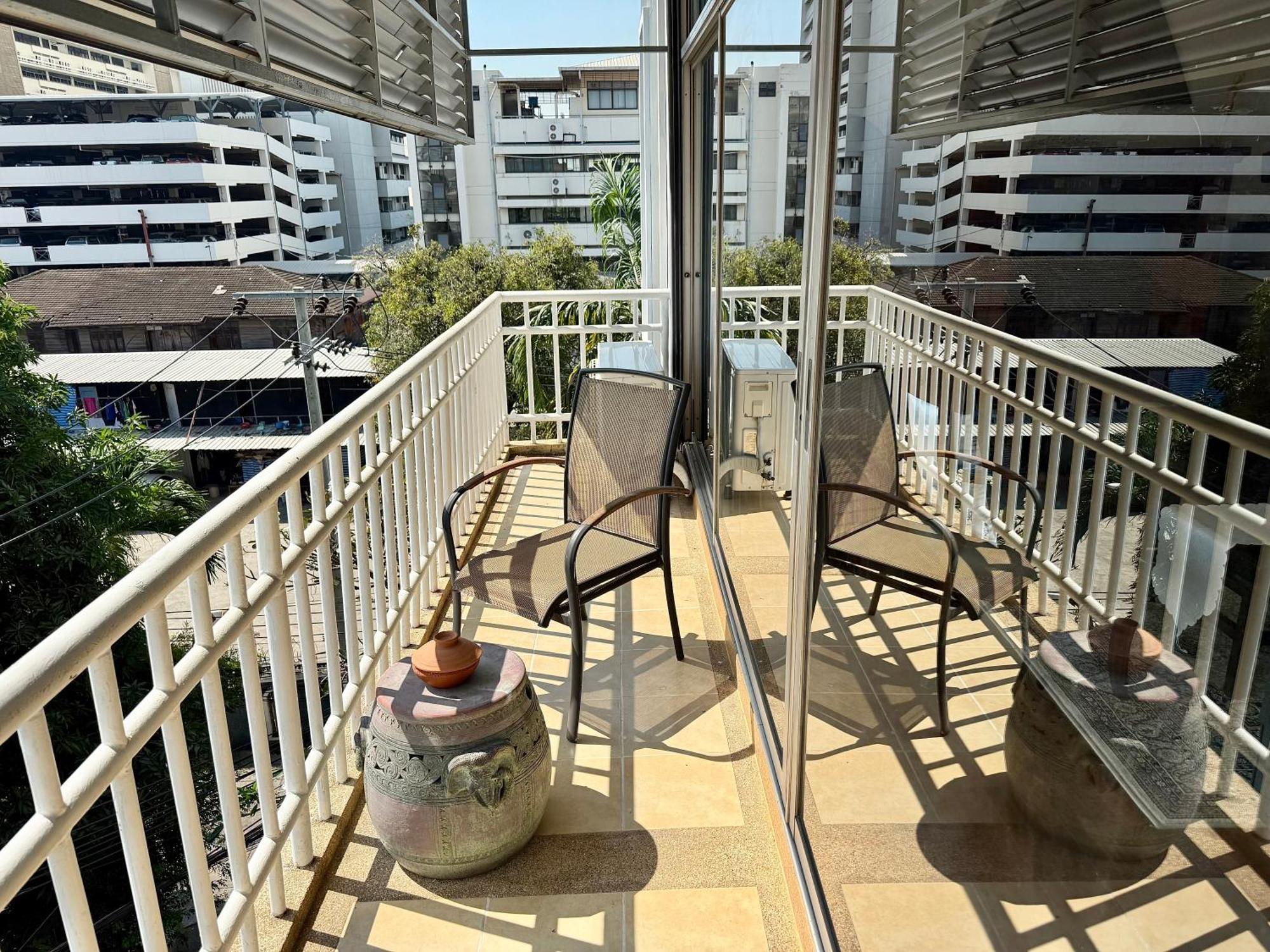 Samsen Suites Spacious 2Br Contemporary Thai Style Бангкок Экстерьер фото